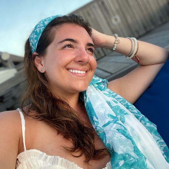 Hi Beautiful Ladies! From my closet to yours, feel beautiful and  fabulous 🤍 - Picture 6 of 8